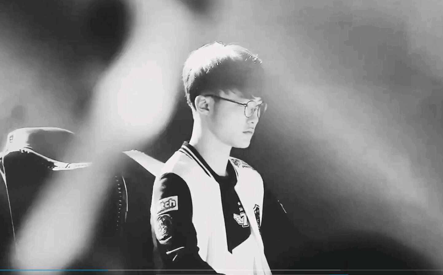 态度明确，LPL官网海报已去除耐克LOGO