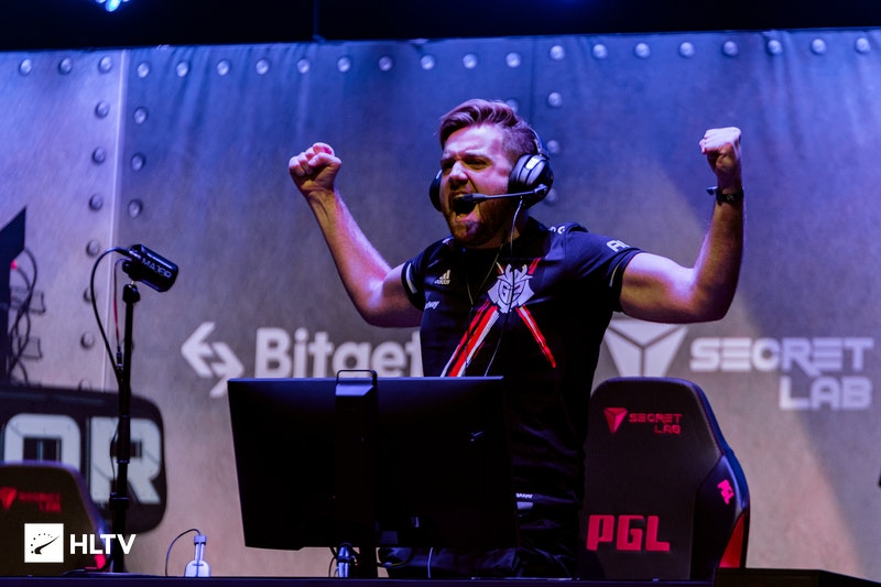 前Major冠军byali因手部伤势缺战6周，无奈只能转为教练